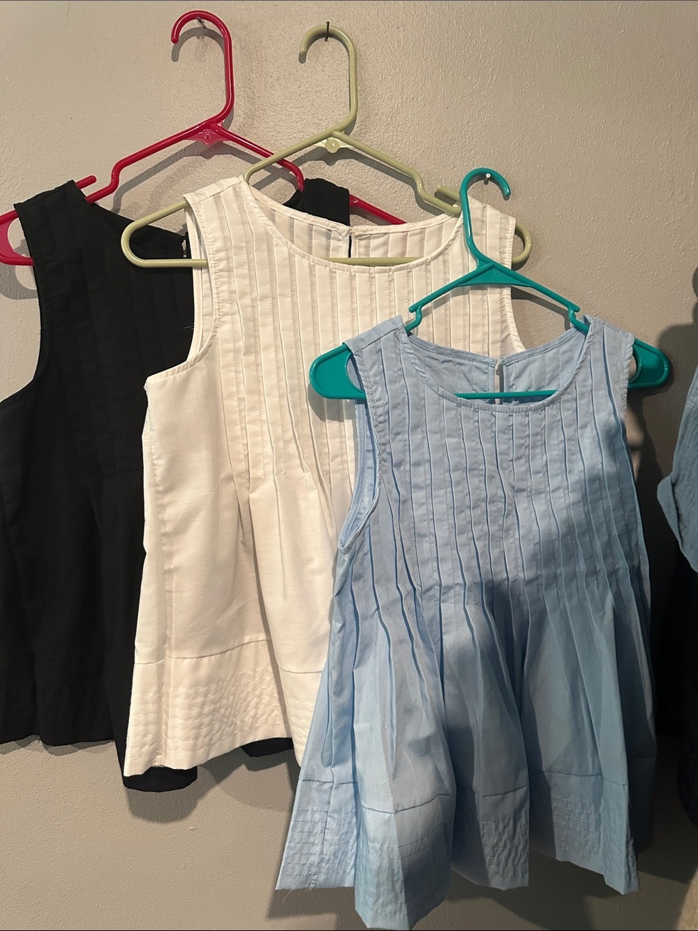 Sleeveless Pintuck Women's Top - Light Blue, White, Black

Never worn , no tags